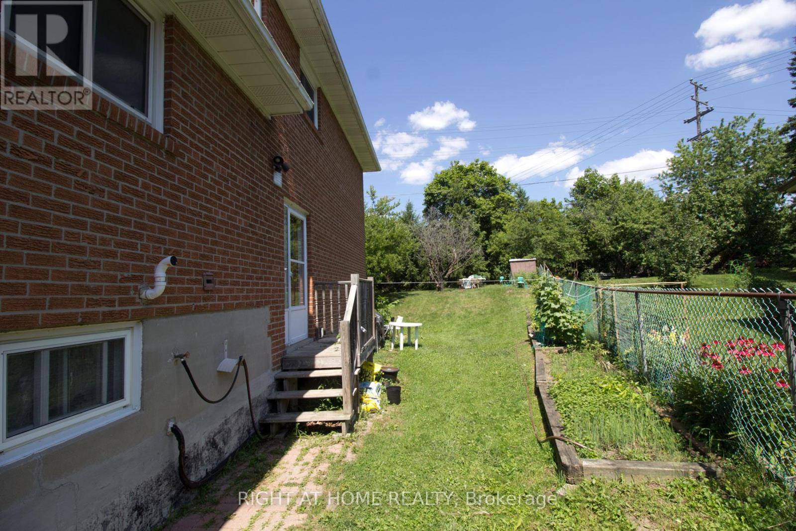 159 Mintwood DR #Back Unit, Toronto (bayview Woods-steeles), ON M2M3A6