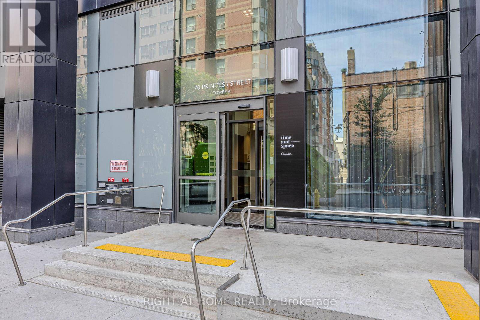 Toronto (waterfront Communities), ON M5A0X6,70 Princess ST #2616