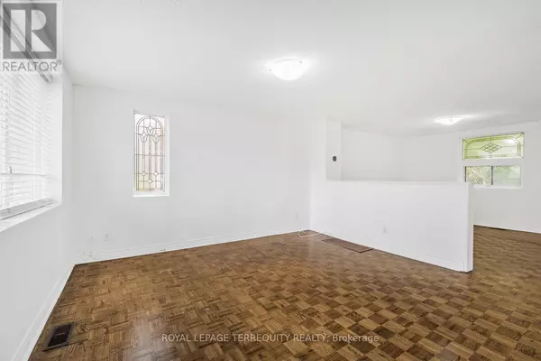 Toronto (clanton Park), ON M3H2G6,109 YORK DOWNS DRIVE