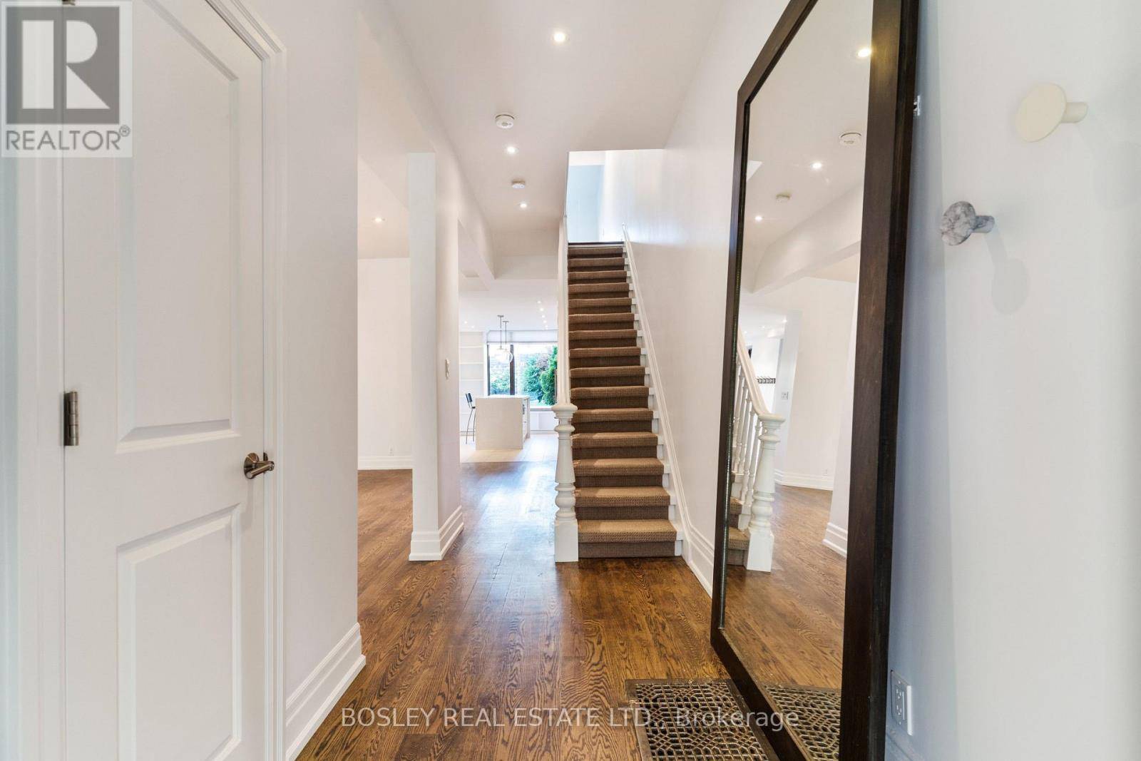 Toronto (palmerston-little Italy), ON M6G2V7,520 MANNING AVENUE