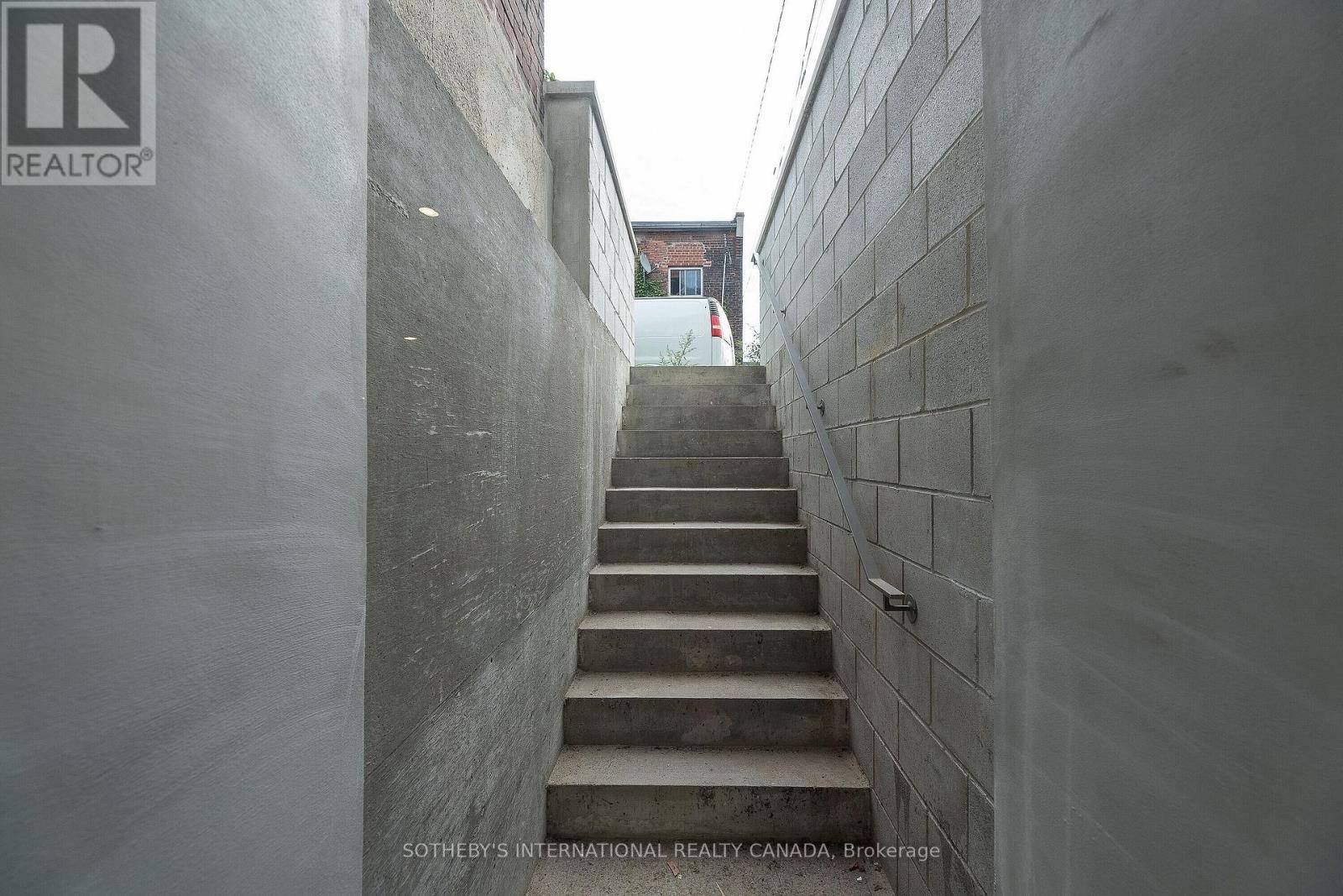 Toronto (trinity-bellwoods), ON M6J2K1,301 Euclid AVE #Lower