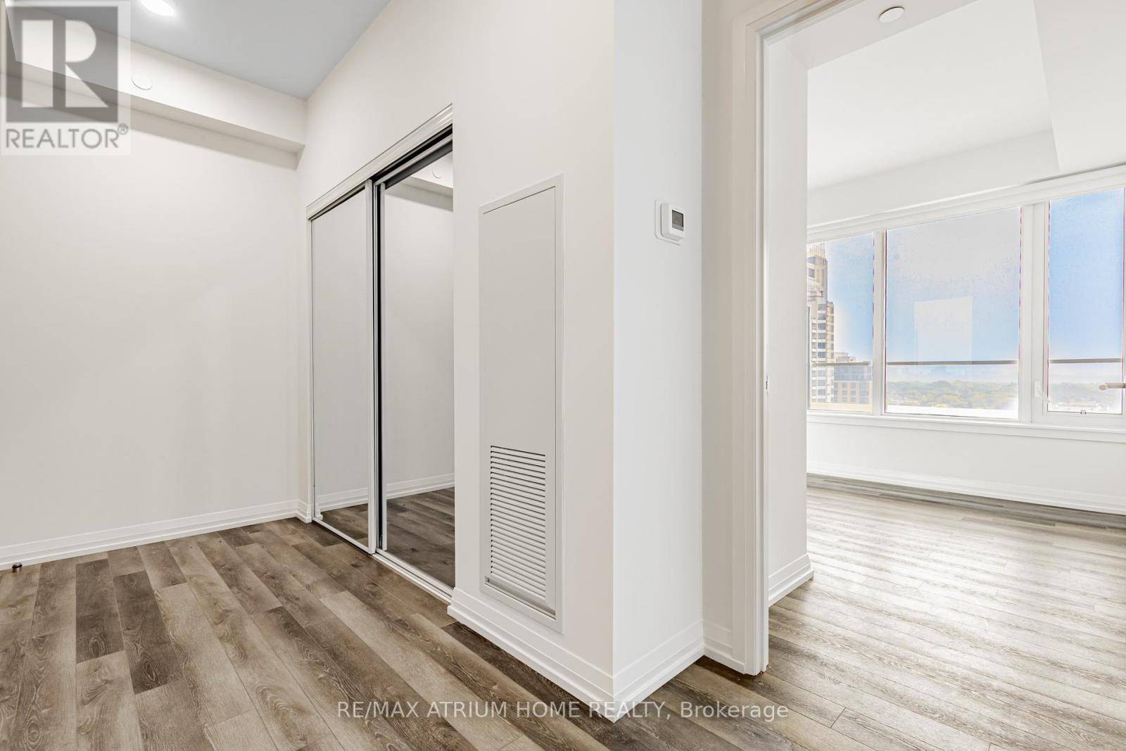 Toronto (willowdale West), ON M2N0L2,75 Canterbury PL #2102