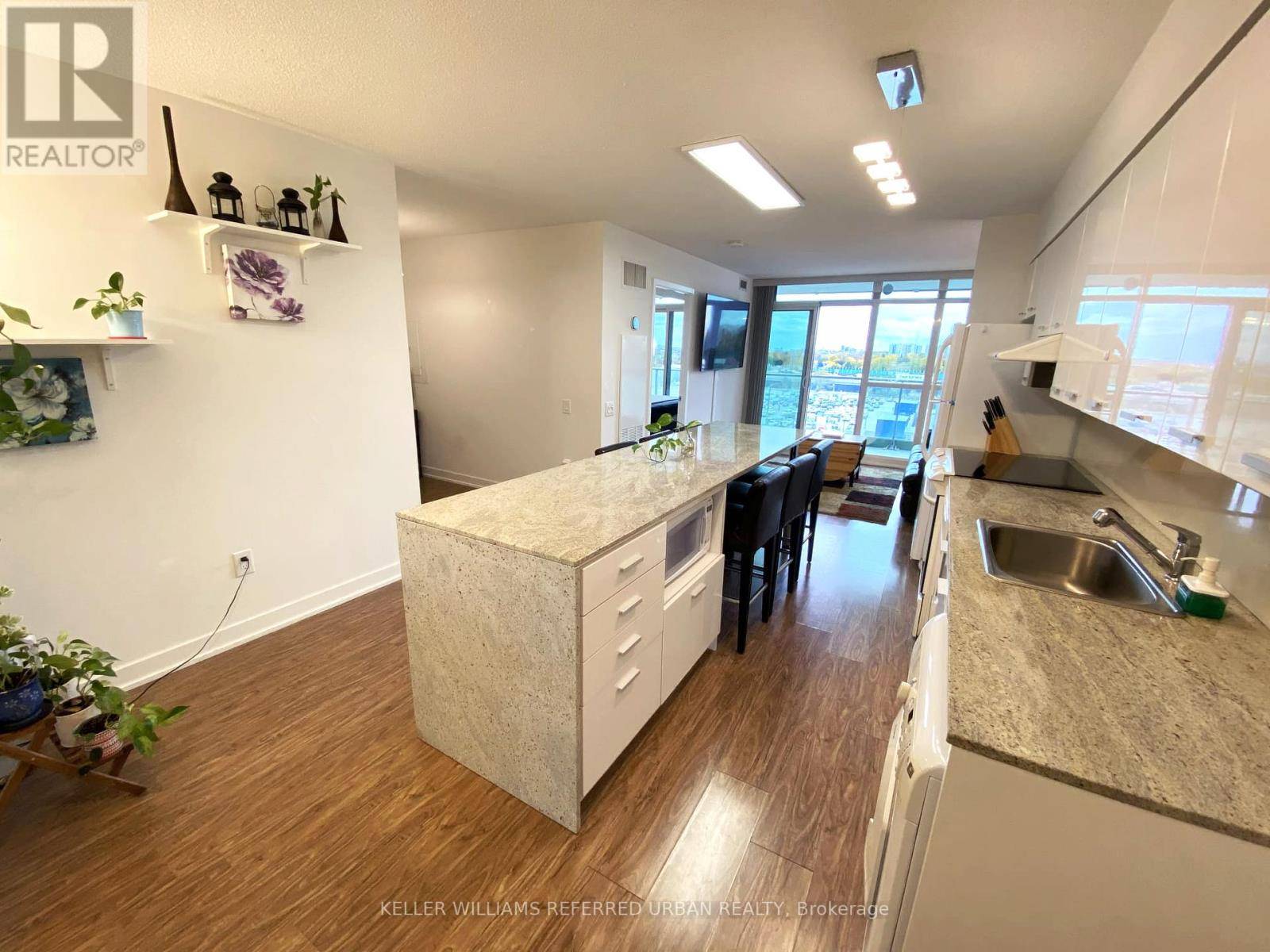 Toronto (bayview Village), ON M2K0B3,29 Singer CT #812