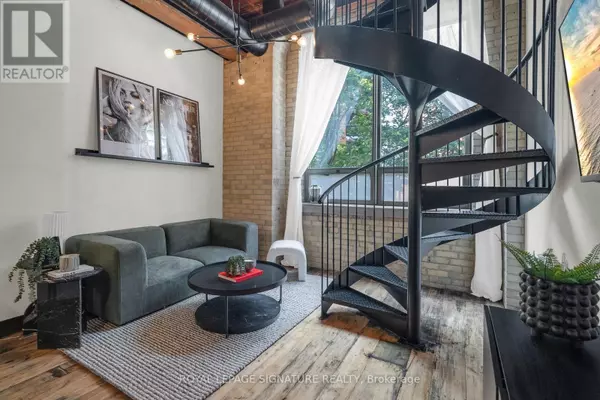 Toronto (niagara), ON M5V3L5,781 King ST West #206