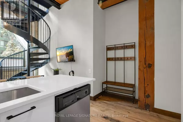 Toronto (niagara), ON M5V3L5,781 King ST West #206