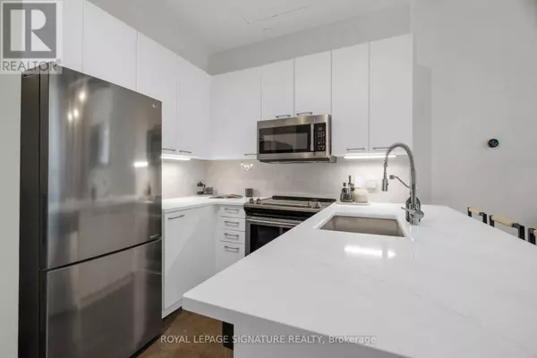 Toronto (niagara), ON M5V3L5,781 King ST West #206
