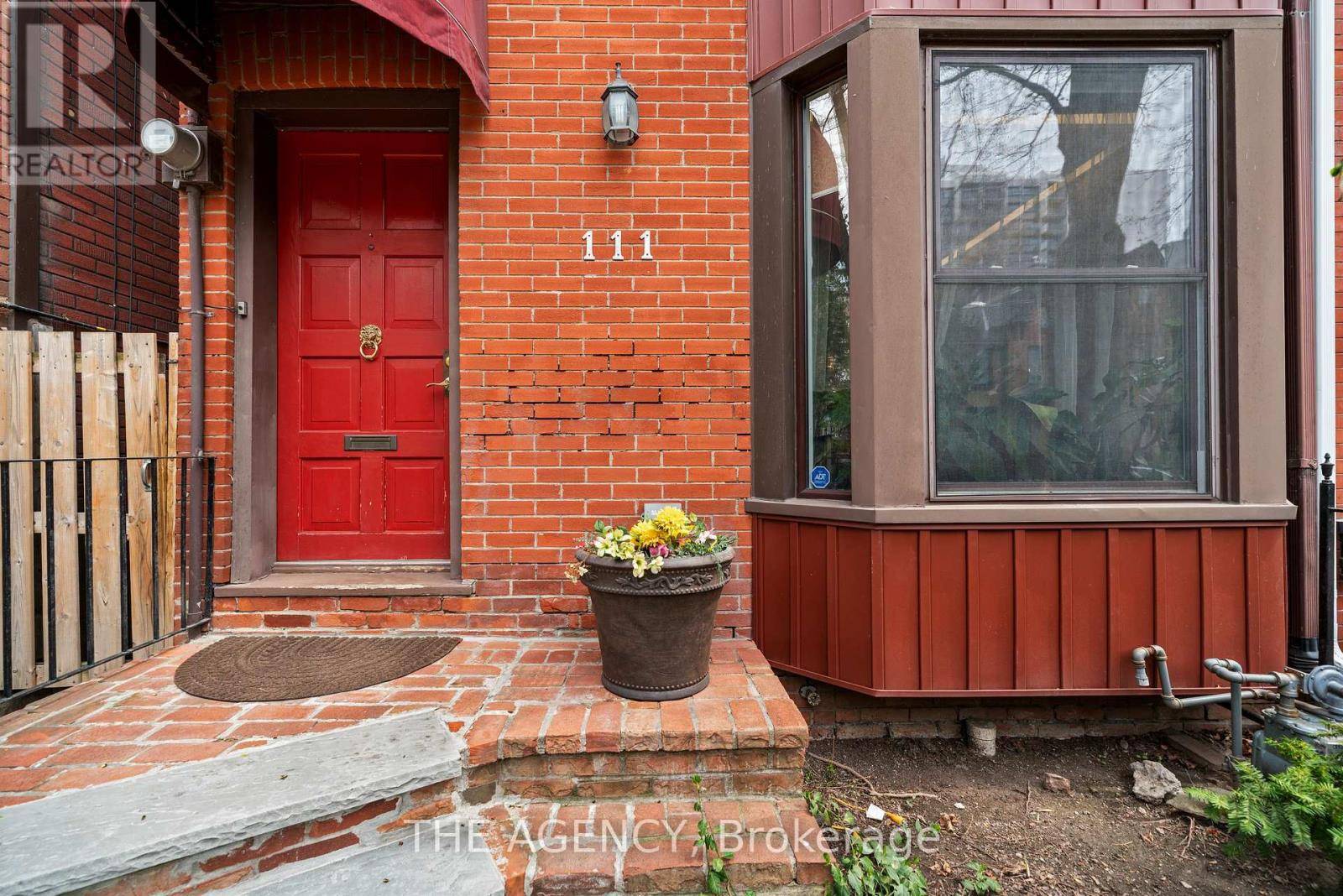 Toronto (moss Park), ON M5A2T2,111 SEATON STREET