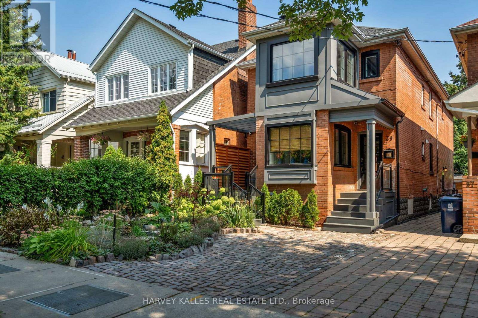Toronto (rosedale-moore Park), ON M4W3B2,39 Standish AVE #2nd floor