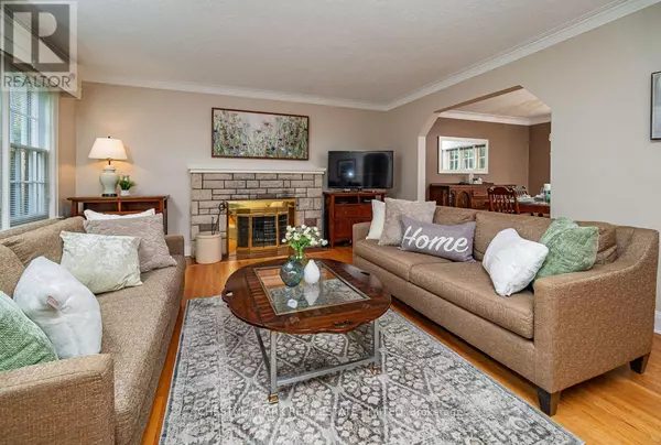 Toronto (bedford Park-nortown), ON M5M3J1,233 YONGE BOULEVARD