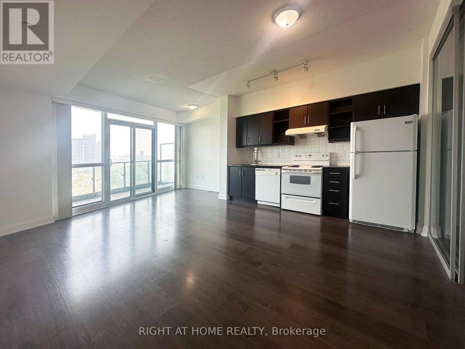 Toronto (thorncliffe Park), ON M4G0B7,160 Vanderhoof AVE #1116