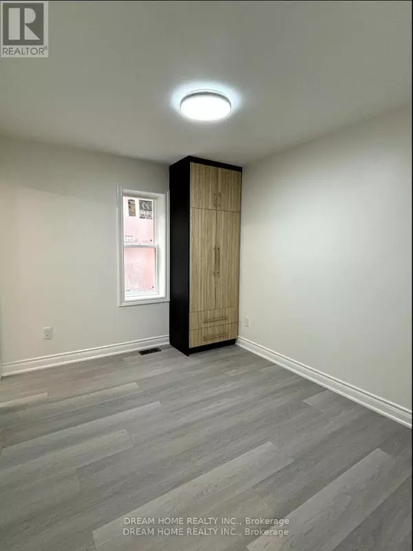 Toronto (kensington-chinatown), ON M5S2R2,643 Bathurst ST #103