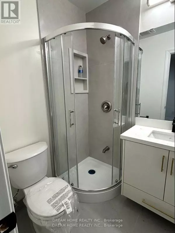 Toronto (kensington-chinatown), ON M5S2R2,643 Bathurst ST #103