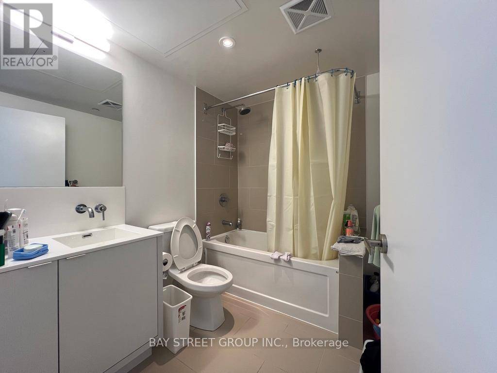 Toronto (waterfront Communities), ON M5J0B5,100 Harbour ST #3109