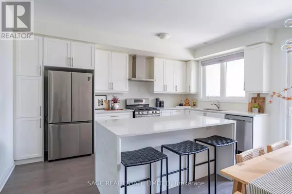Toronto (banbury-don Mills), ON M3B2Y8,211 THE DONWAY E