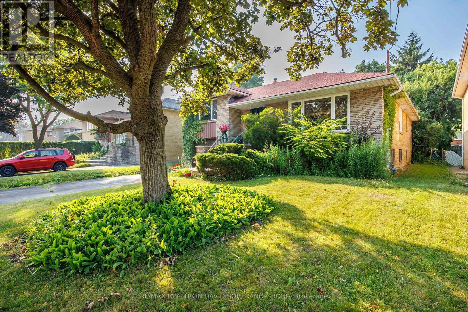 Toronto (bathurst Manor), ON M3H4T7,29 ARTREEVA DRIVE