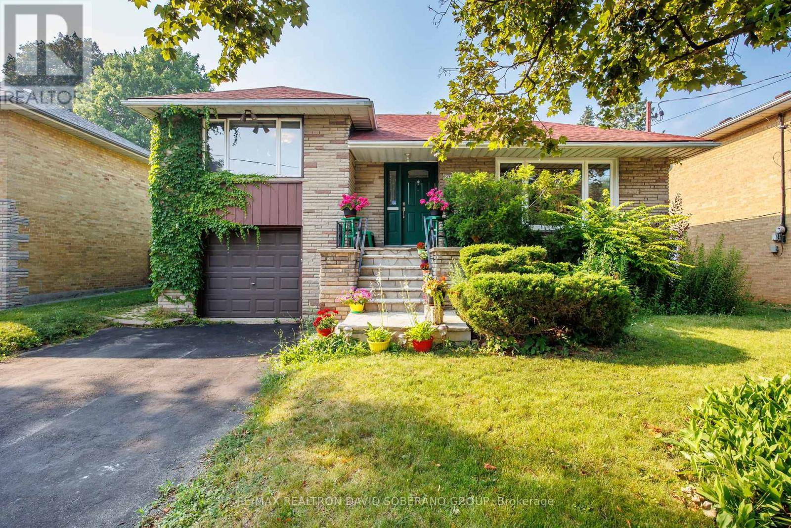 29 ARTREEVA DRIVE, Toronto (bathurst Manor), ON M3H4T7