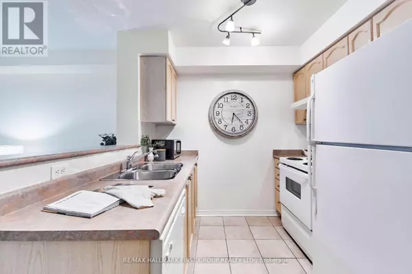Toronto (willowdale East), ON M2N7E6,28 Olive AVE #612