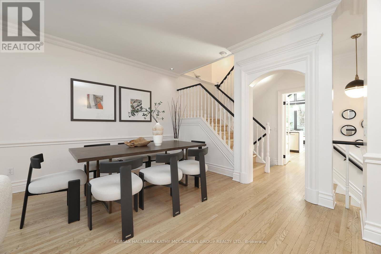 Toronto (mount Pleasant East), ON M4S2W4,103 CLEVELAND STREET