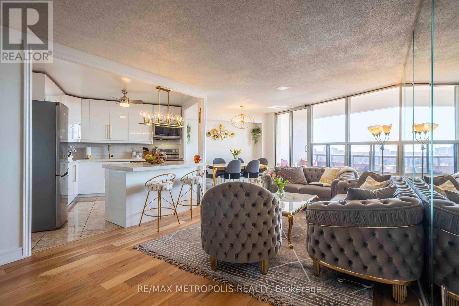 15 Vicora Linkway #PH01, Toronto (flemingdon Park), ON M3C1A9