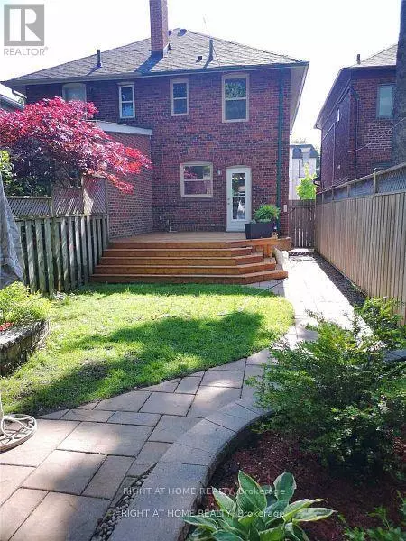 Toronto (lawrence Park North), ON M5M3C4,61 UNSWORTH AVENUE