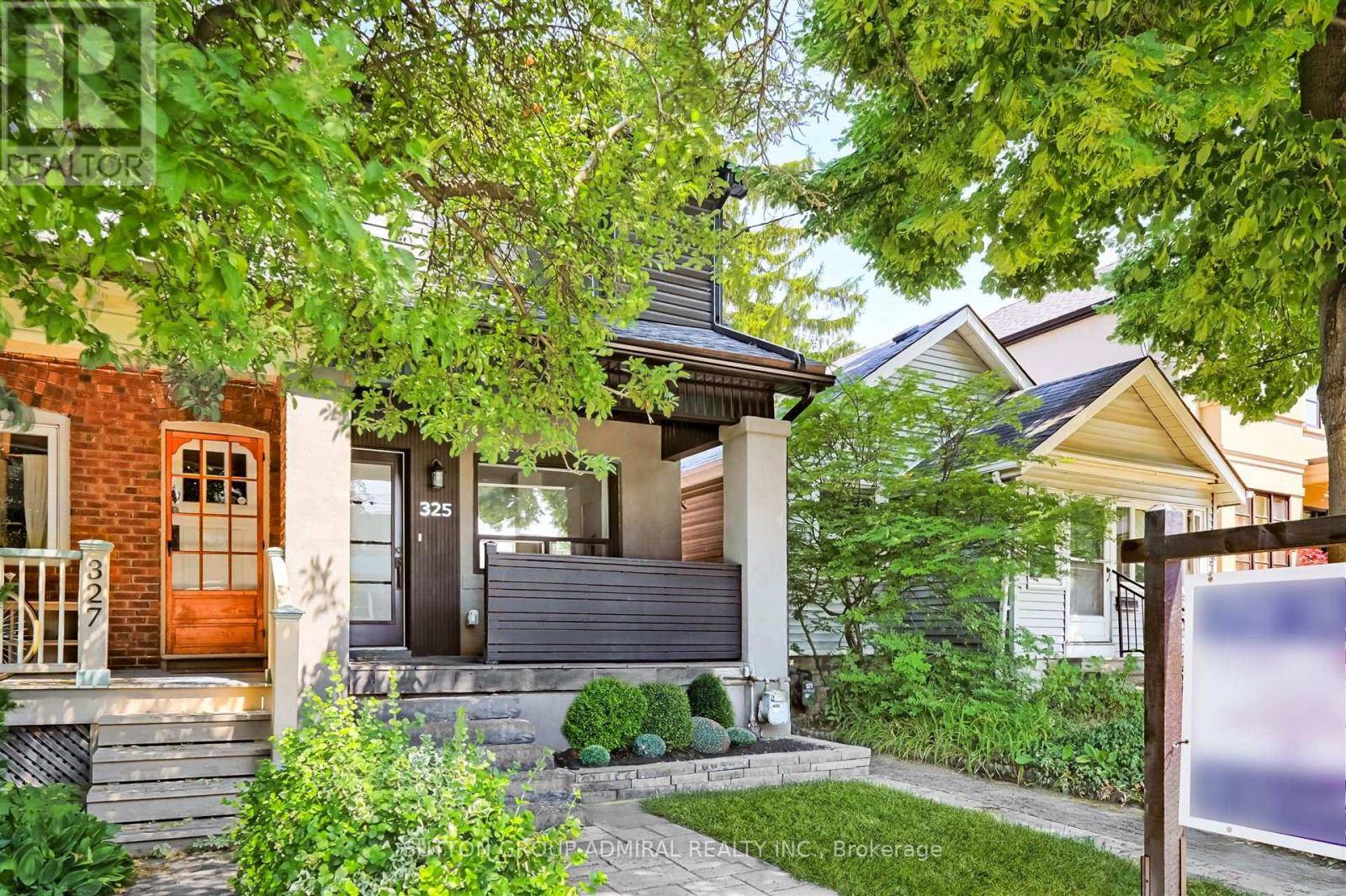 Toronto (oakwood Village), ON M6C3T2,325 WINONA DRIVE