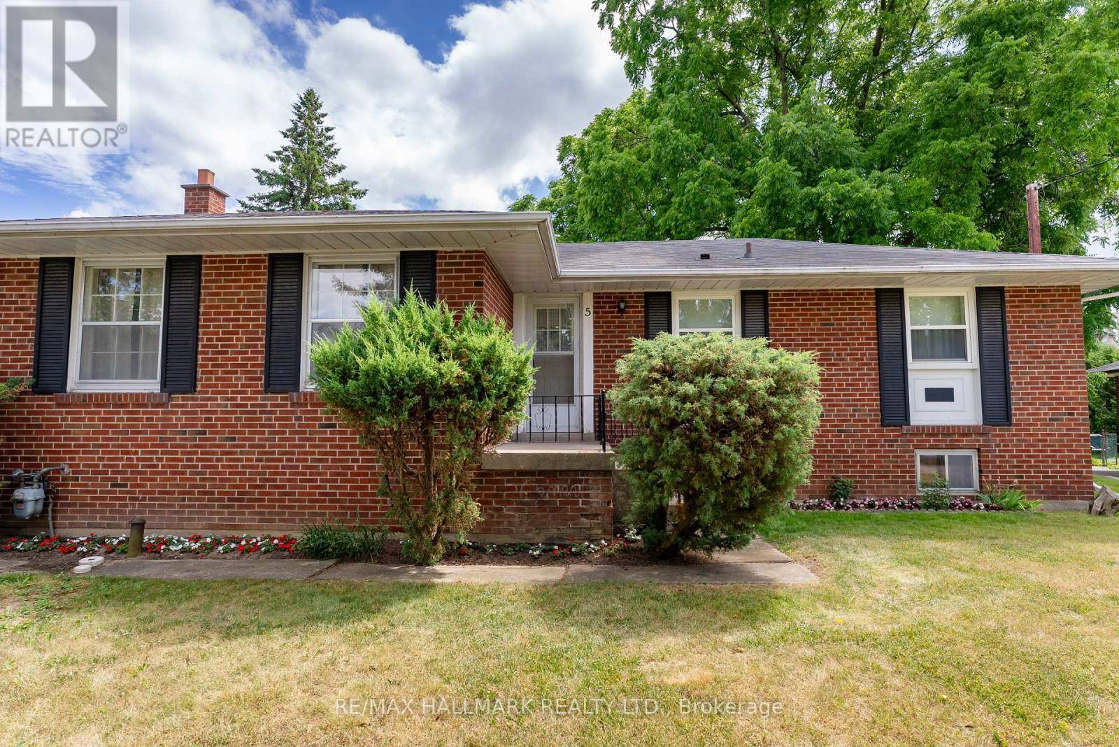 Toronto (victoria Village), ON M4A1L2,5 TINDER CRESCENT