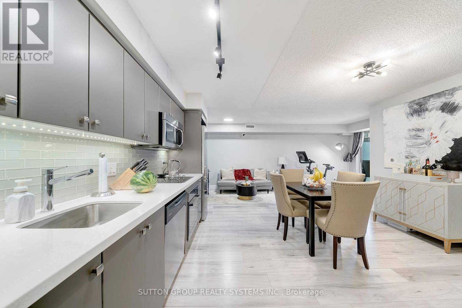 Toronto (clanton Park), ON M3H0C6,565 Wilson AVE #421