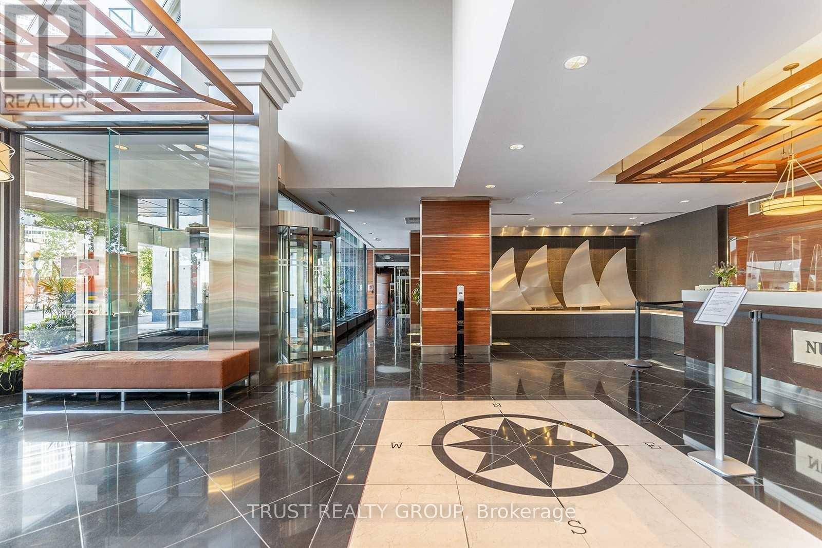 Toronto (waterfront Communities), ON M5J2S2,77 Harbour SQ #409