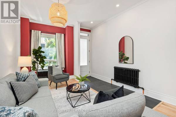 Toronto (niagara), ON M6J1B1,690 ADELAIDE STREET W