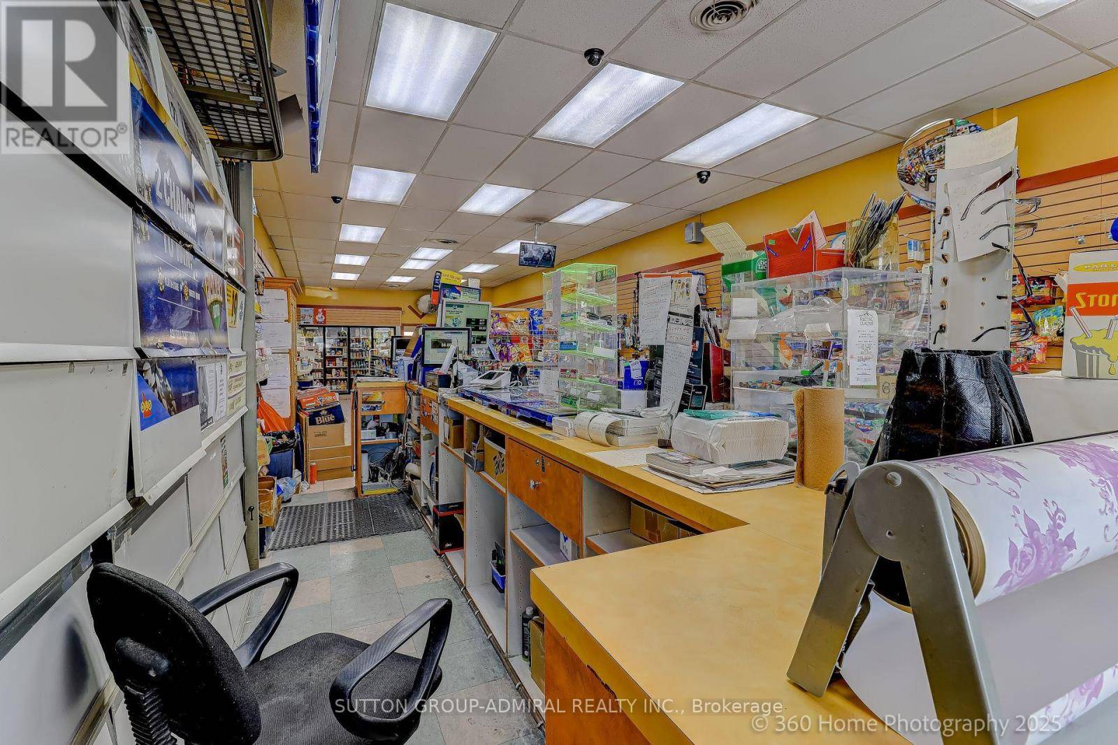 Toronto (newtonbrook West), ON M3R1Y1,4949 Bathurst ST #4