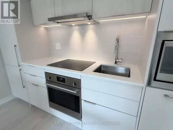 Toronto (oakwood Village), ON M6C0A5,185 Alberta AVE #316