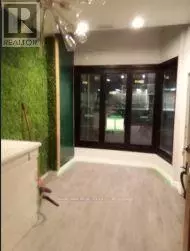 Toronto (annex), ON M5R3G1,850 BATHURST STREET