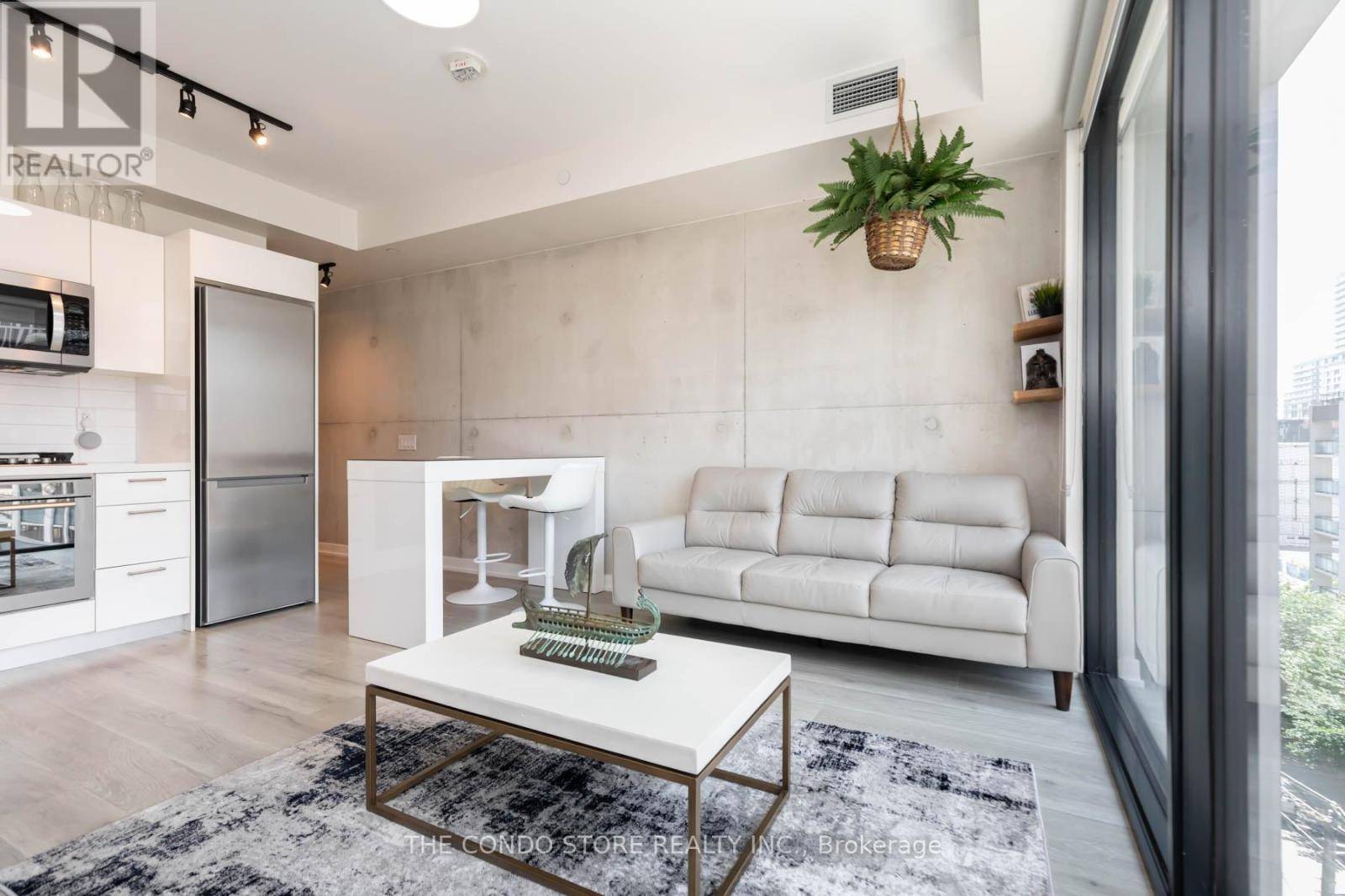 Toronto (moss Park), ON M5A0T8,55 Ontario ST #614