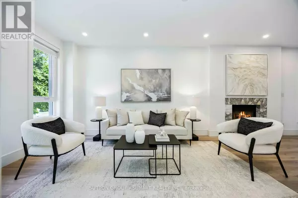 Toronto (st. Andrew-windfields), ON M2P1C7,127 MUNRO BOULEVARD