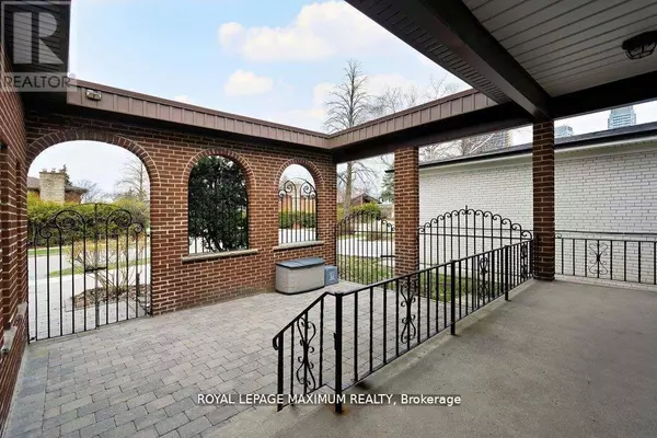 Toronto (newtonbrook West), ON M2M1T5,11 FAIRCHILD AVENUE