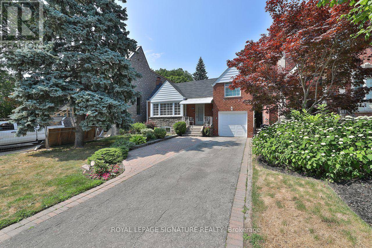 Toronto (forest Hill North), ON M5N1L8,590 CASTLEFIELD AVENUE