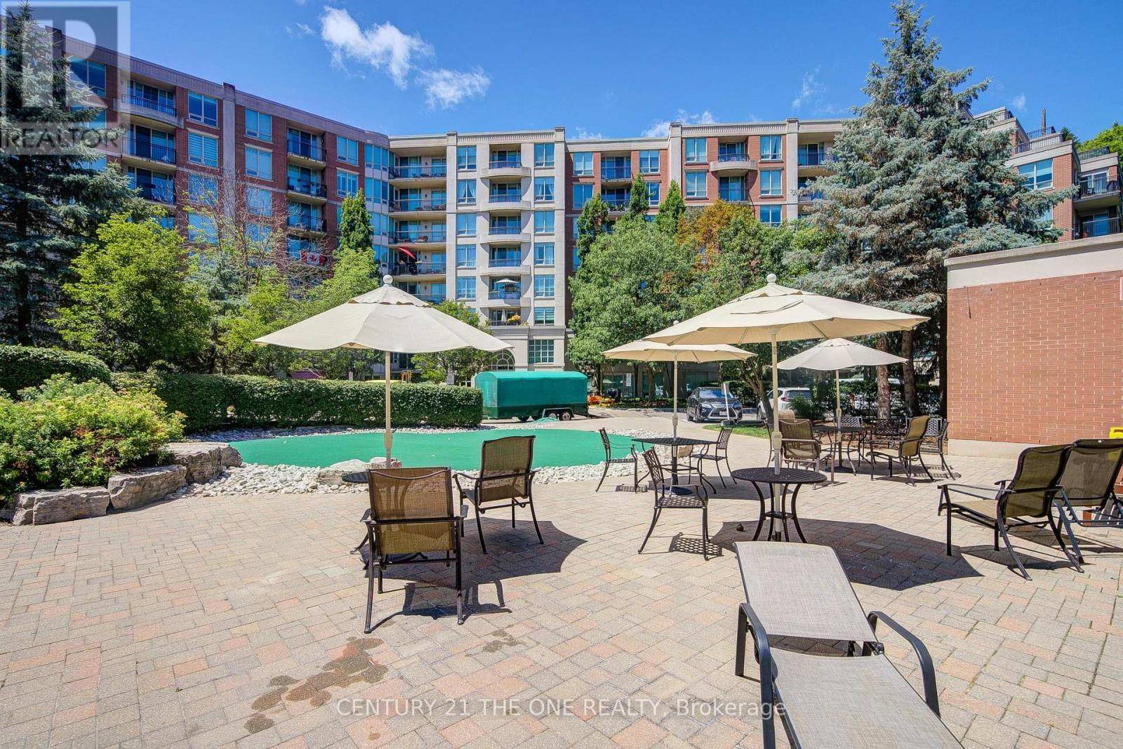 Toronto (st. Andrew-windfields), ON M2P2H2,38 William Carson CRES #202