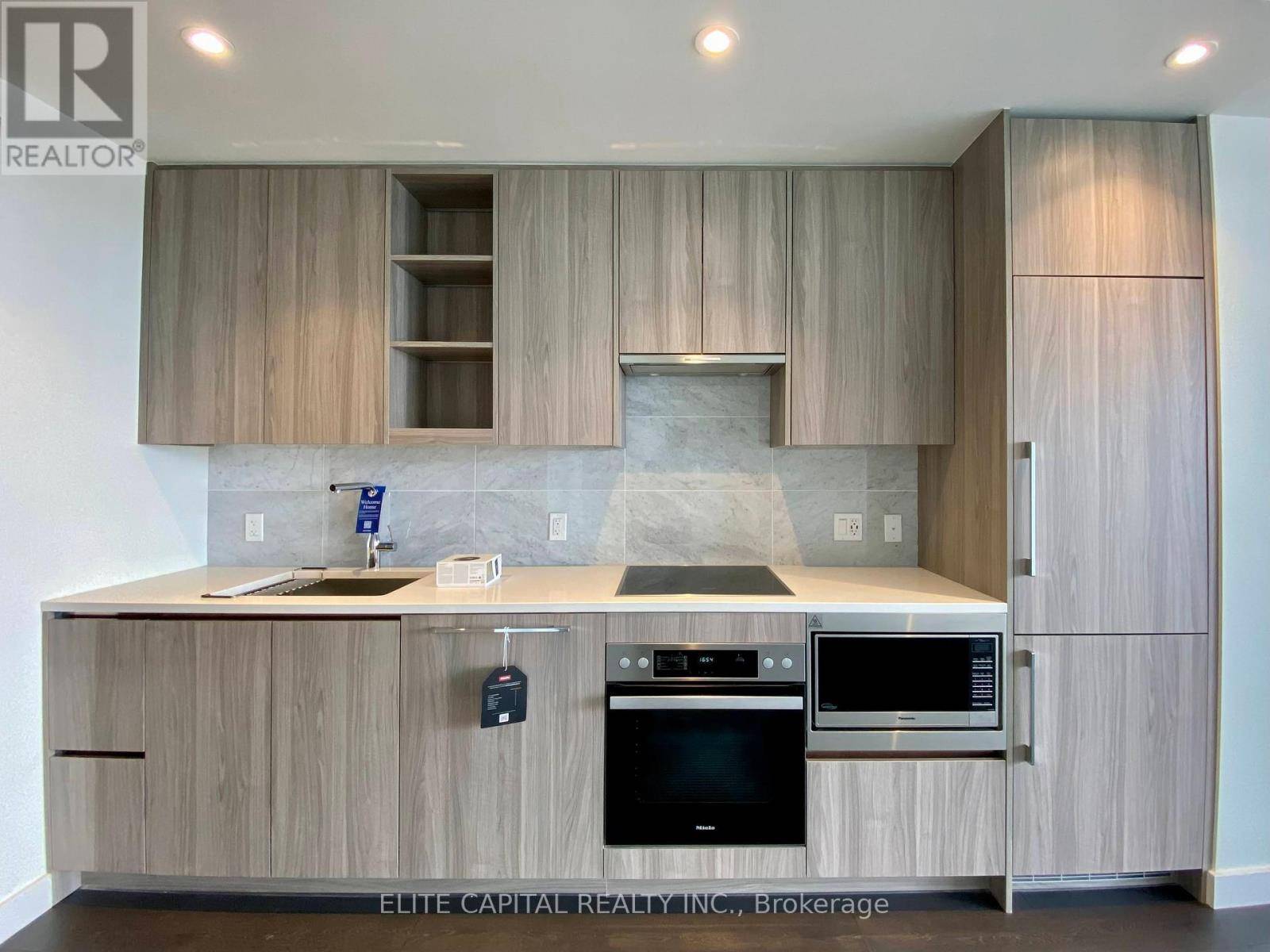 85 McMahon DR #1710, Toronto (bayview Village), ON M5V0H1