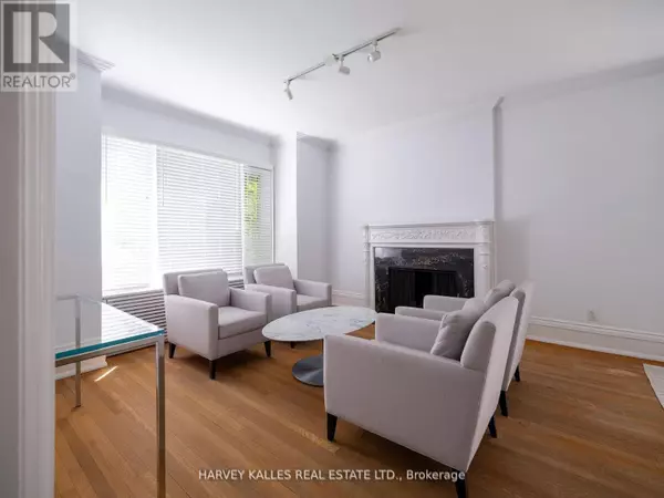 Toronto (forest Hill South), ON M4V2P6,38 DUNVEGAN ROAD