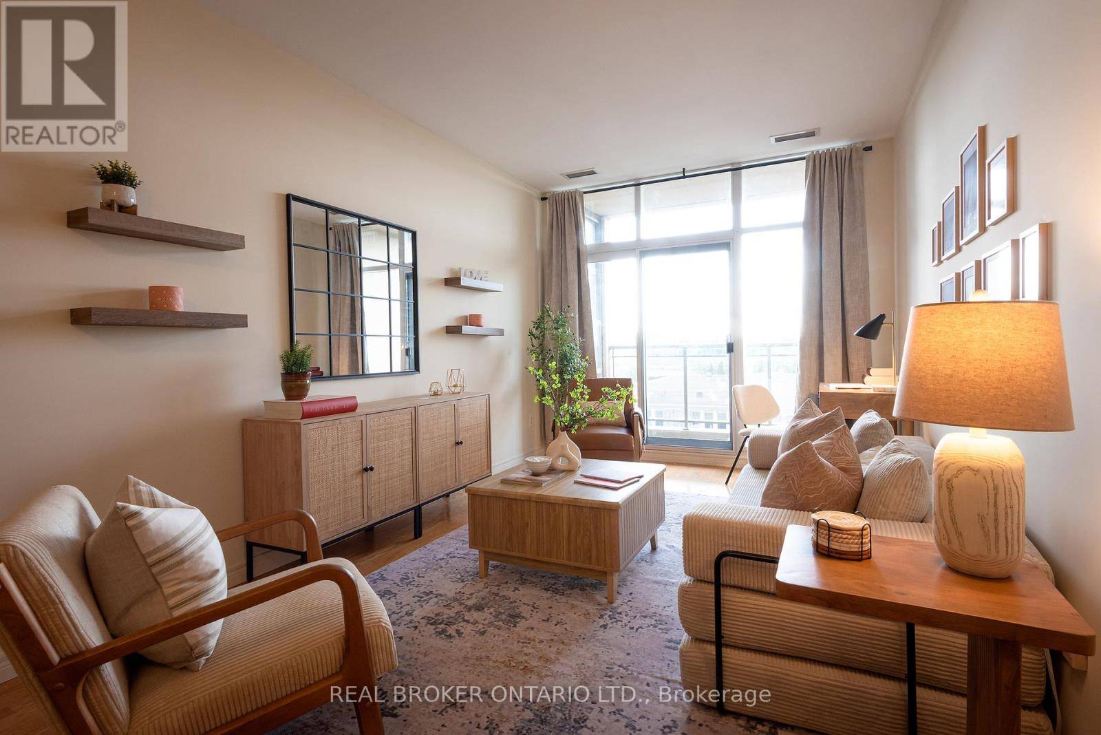 Toronto (thorncliffe Park), ON M4H1R1,1 Leaside Park DR #404