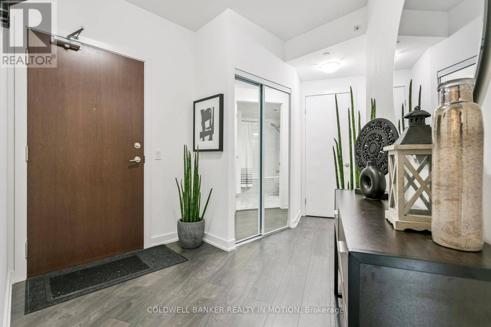 Toronto (waterfront Communities), ON M5V0S2,38 Iannuzzi ST #502