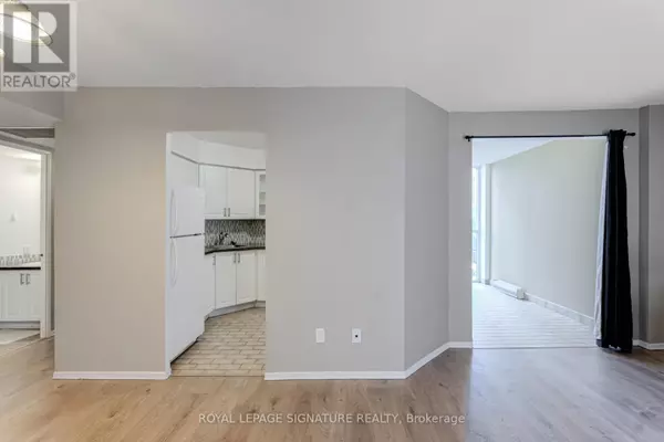 Toronto (newtonbrook East), ON M2M4J3,5795 Yonge ST #405