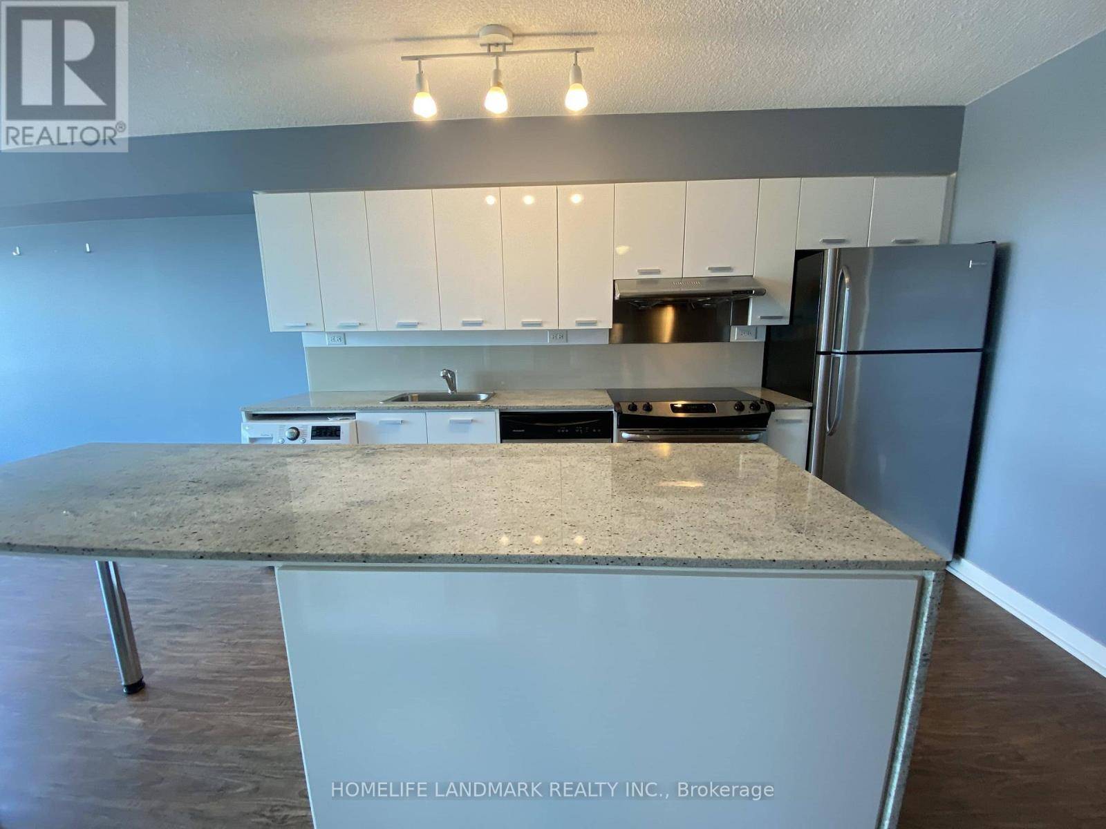 Toronto (bayview Village), ON M2K0B1,15 Singer CT #1107
