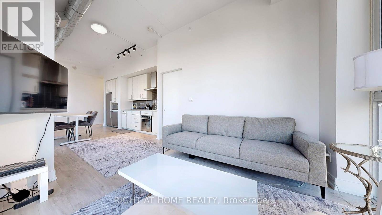 Toronto (banbury-don Mills), ON M3C2E9,75 The Donway West #1206