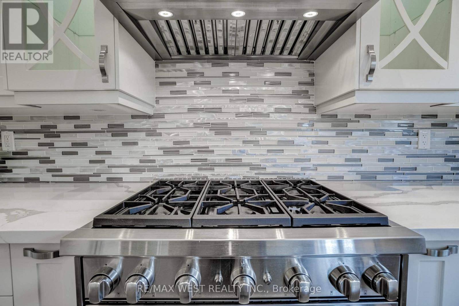 Toronto (bedford Park-nortown), ON M5M1B7,352B LAWRENCE AVENUE W