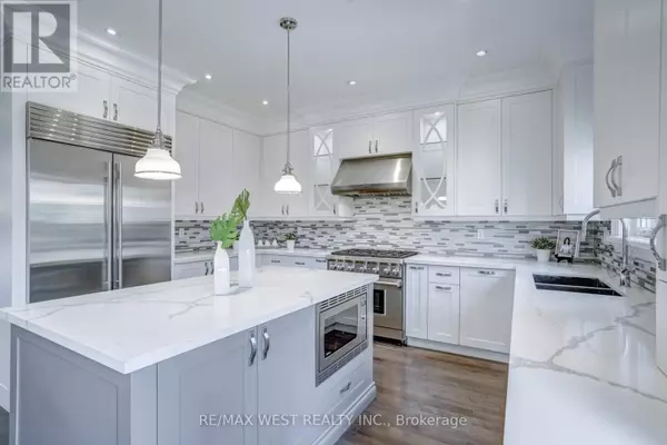 Toronto (bedford Park-nortown), ON M5M1B7,352B LAWRENCE AVENUE W