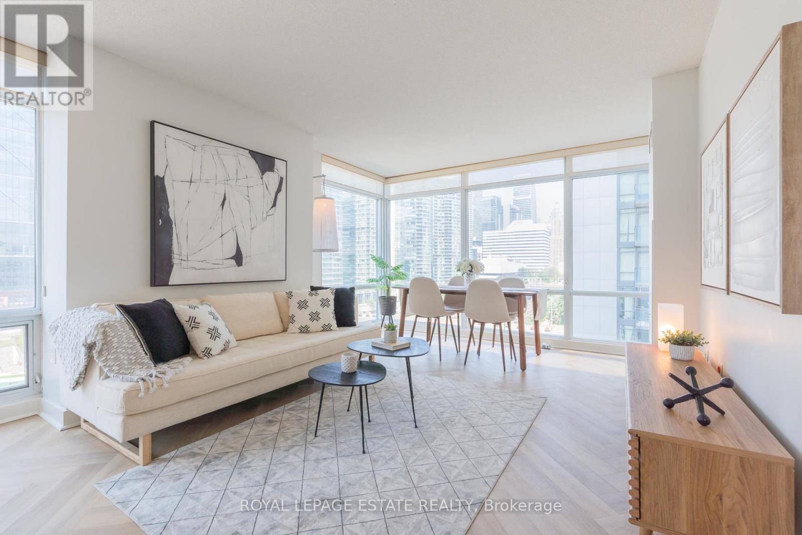 25 Telegram Mews #702, Toronto (waterfront Communities), ON M5V3Z1