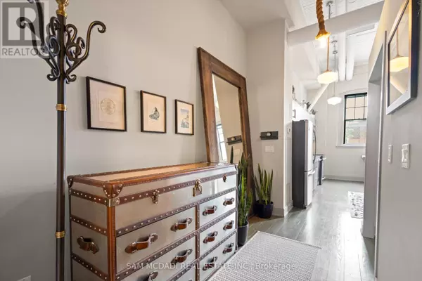 Toronto (trinity-bellwoods), ON M6J3C1,183 Dovercourt RD #204