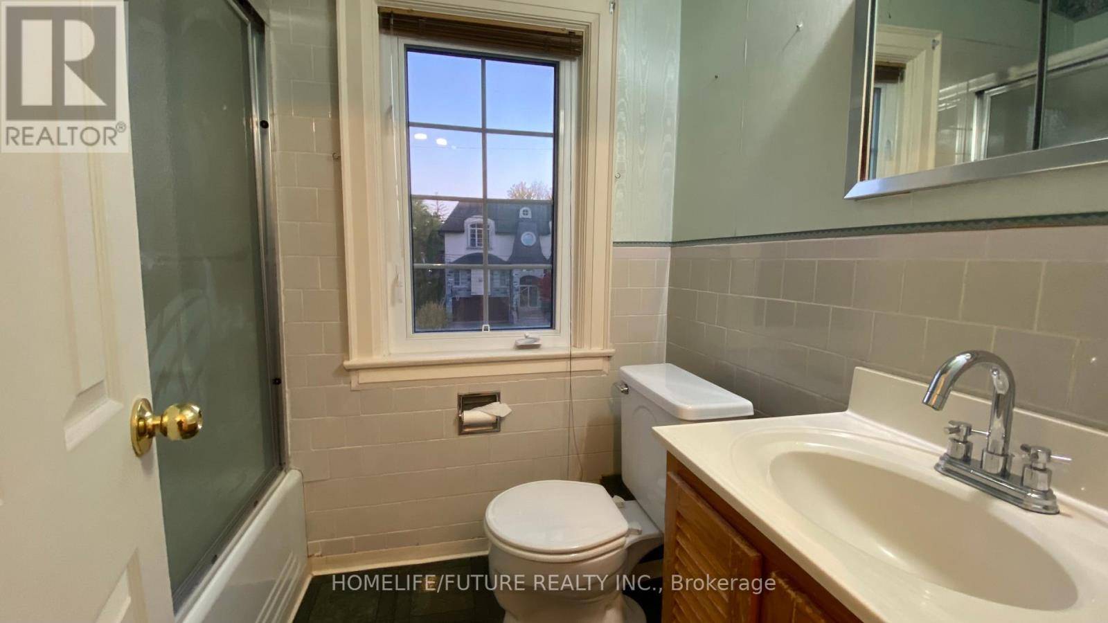 Toronto (willowdale East), ON M2N3Y8,192 PARKVIEW AVENUE