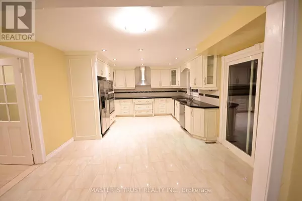 Toronto (st. Andrew-windfields), ON M2L2X2,65 FARMSTEAD ROAD